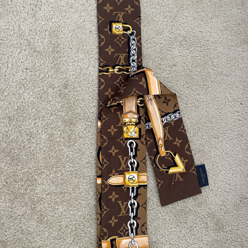 Monogram confidential bandeau